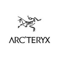 始祖鸟品牌, Arc'teryx的冲锋衣被国人亲切的成为鸟服，在乎外界无异于圣衣般的存在。始祖鸟Arc'teryx是加拿大的户外品牌，和山浩Mountain Hardware并称北美市场出色的户外服装厂家。在短短十几年时间内，由于对新工艺和新设计几乎疯狂的追求，成长成为公认的北美乃至全球领导型的户外品牌，在服装和背包领域类有着不错的产品。始祖鸟的产品线今天依然只涉及户外服装、背包和攀登护具。对于始祖鸟来说，出彩的当然是它的服装系列，无论是硬壳hardshell 还是软壳softshell，几乎件件都可以用艺术品来形容，而且服装的功能完善，细节出色，给户外使用者充分的体验和完善的保护，让我们更亲近大自然的挑战。 由于其服装线较广，而且很大部分产品没有在国内销售。