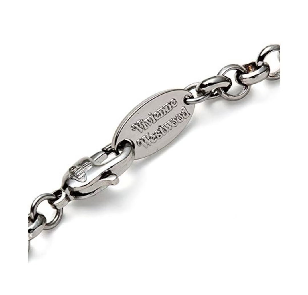 商品[国内直发] Vivienne Westwood|Vivienne Westwood New Small Orb 大号立体土星吊坠 黄铜 项链 男女同款情侣款 枪灰色,价格¥2342,第5张图片详细描述
