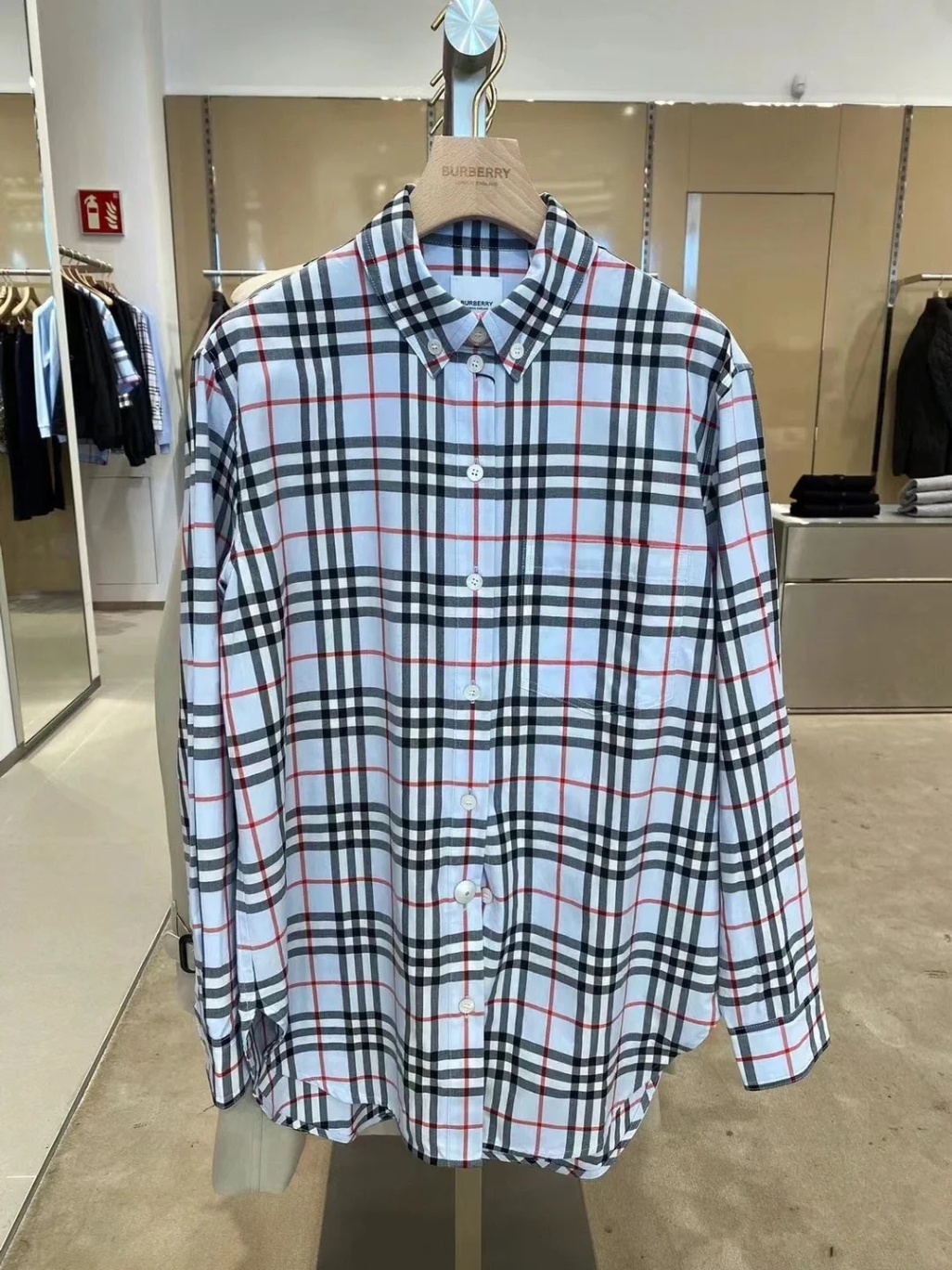 商品Burberry|BURBERRY/博柏利 女士蓝灰色格纹棉质多扣领经典长袖衬衫80742151,价格¥976,第10张图片详细描述