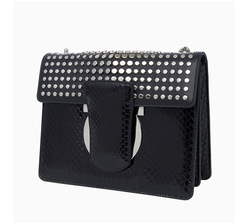 商品[国内直发] Salvatore Ferragamo|Salvatore Ferragamo 菲拉格慕 女士黑色单肩包 21-H070-1691047,价格¥5989,第3张图片详细描述
