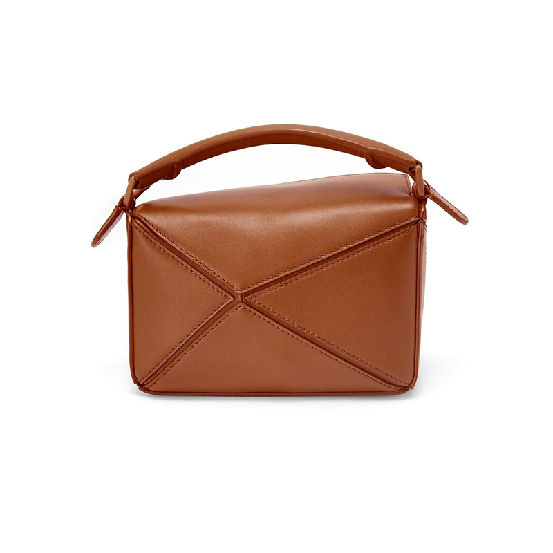 商品Loewe|LOEWE/罗意威 22年新款 Puzzle系列 女士mini山核桃色缎面小牛皮单肩斜挎手提拼图包A510U95X58-3627,价格¥16728,第5张图片详细描述