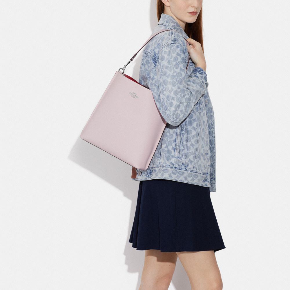 商品[国内直发] Coach|蔻驰水桶包女奢侈品专柜款Mollie28 纯色皮质手提单肩斜挎包水桶包大号礼物送女友CA214 SVNBA,价格¥784,第2张图片详细描述