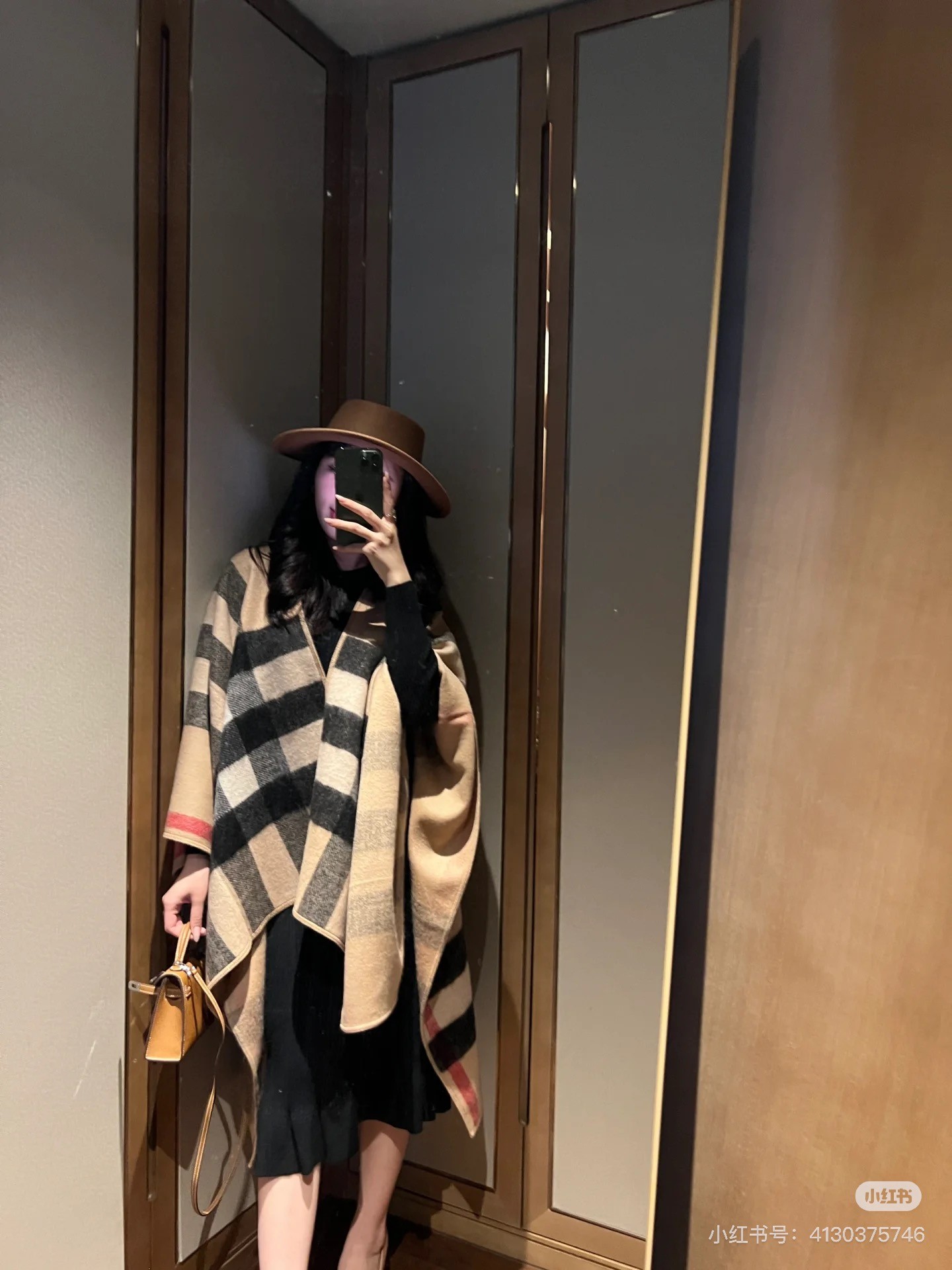 商品Burberry|【现货速发】BURBERRY/博柏利 经典款 女士驼色美利奴羊毛格纹斗篷披肩40294061,价格¥2889,第11张图片详细描述