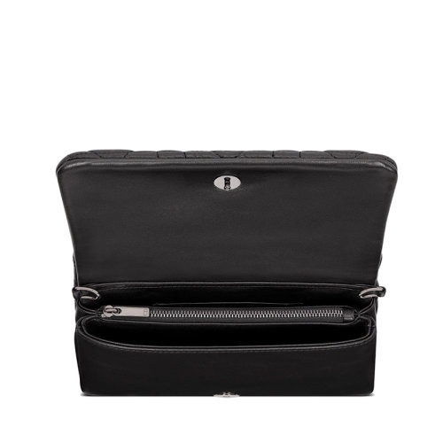 商品Dior|【包税】DIOR/迪奥 CARO系列 女士黑色牛皮革绗缝超大藤格纹翻盖按扣开合单肩斜挎手拿链条包S5135BNGX_M900,价格¥19042,第3张图片详细描述