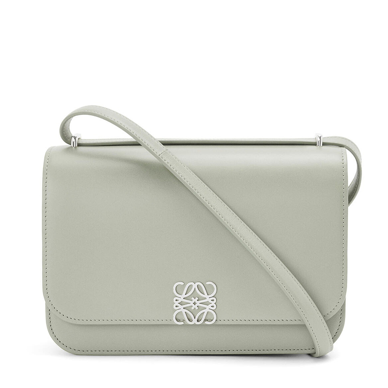 商品Loewe|LOEWE/罗意威 22春夏新款Goya系列 女士灰白色丝绸牛皮革银扣徽标翻盖开合单肩斜跨包A896N09X01-1760,价格¥21220,第2张图片详细描述