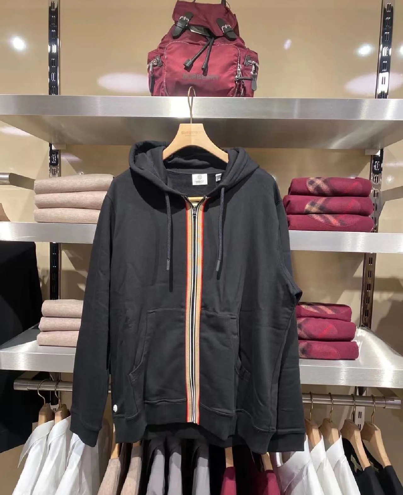 商品Burberry|BURBERRY/博柏利 男士黑色棉质徽标拉链连帽贴袋夹克80844281,价格¥2403,第12张图片详细描述