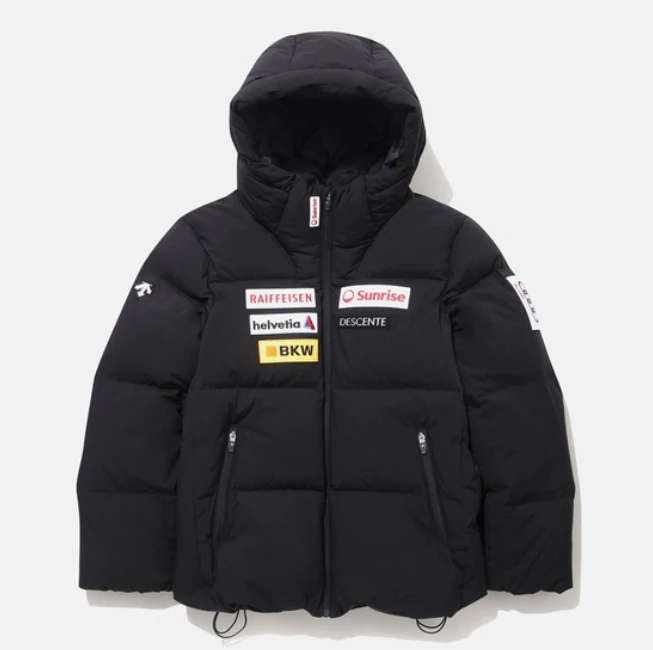 商品DESCENTE|【享贝家】ZY-（预售款）迪桑特 SWISS SKI联名瑞士滑雪队连帽羽绒服外套 男女同款 SP423SDJO4,价格¥1979,第4张图片详细描述