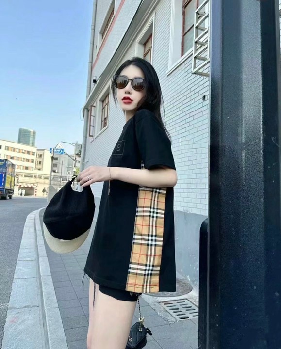 商品Burberry|【现货速发】BURBERRY/博柏利 女士黑色棉质侧边格纹图B字刺绣T恤80808521,价格¥1412,第8张图片详细描述