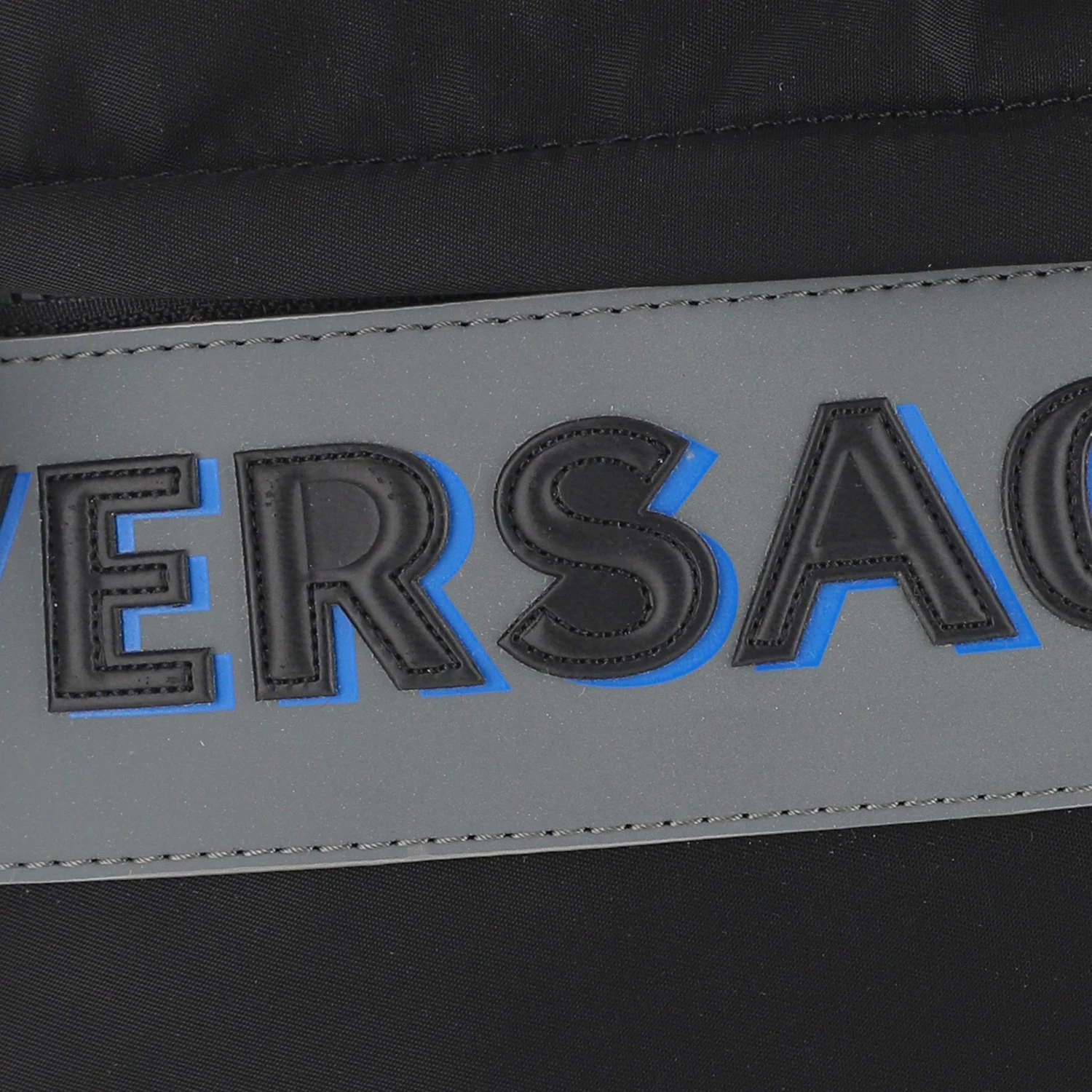 商品[国内直发] Versace|VERSACE 黑色男士斜挎包 DL28083-DNY2R-K046E,价格¥1448,第4张图片详细描述