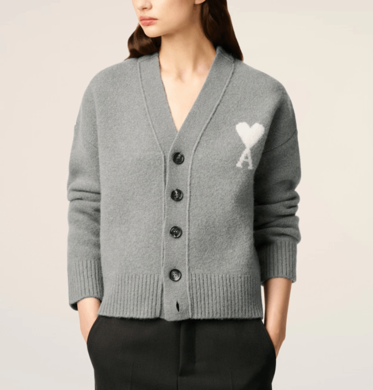 商品AMI|【秋冬新品】AMI 男女同款ADC羊驼毛混纺云朵开衫 爱心V领（香港仓发货）,价格¥3681,第10张图片详细描述