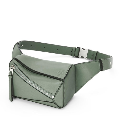 商品Loewe|【包税】LOEWE/罗意威 Puzzle系列 男士暗鼠尾草色经典小牛皮斜挎腰包0010651313,价格¥14347,第4张图片详细描述