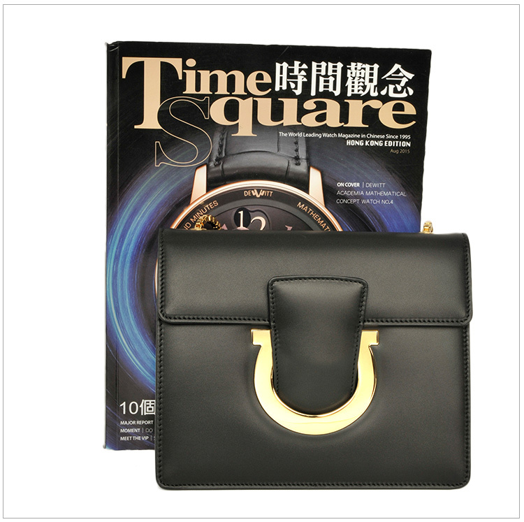商品Salvatore Ferragamo|Salvatore Ferragamo 菲拉格慕 女士经典黑色皮革马蹄扣logo单肩手拿包 21-F893CALFNERO,价格¥4558,第8张图片详细描述