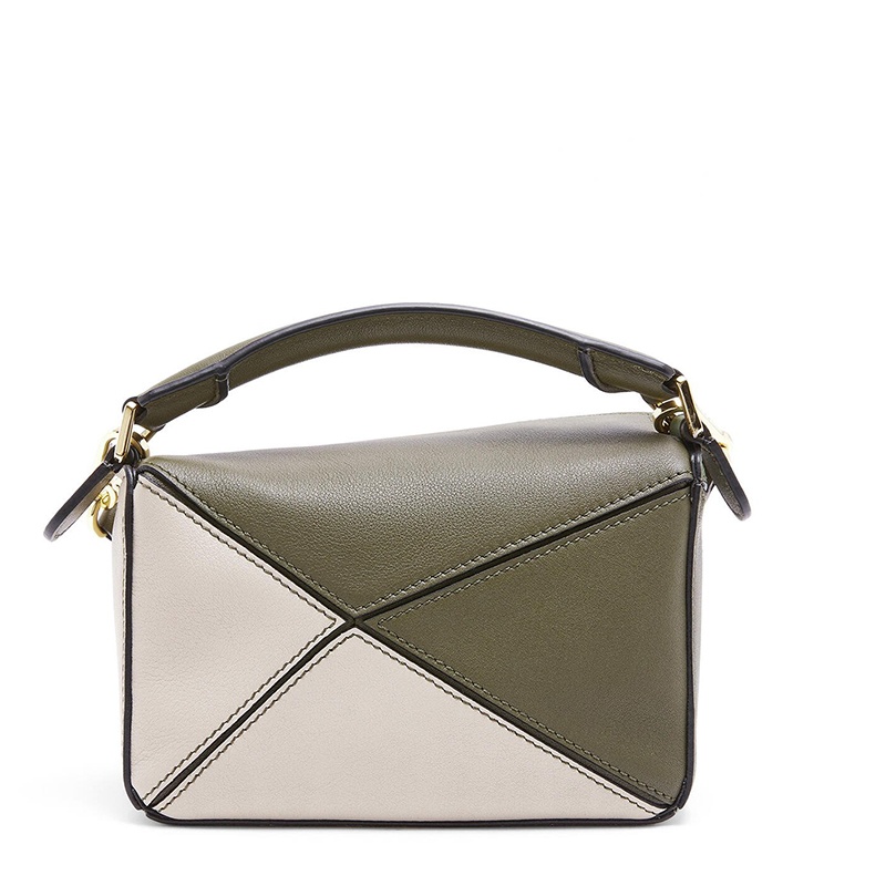 商品Loewe|LOEWE/罗意威 21秋冬款 Puzzle系列 女士迷你秋绿色/浅燕麦色小牛皮拉链开合单肩斜挎手提拼图包A510U95X34-4366,价格¥15826,第4张图片详细描述