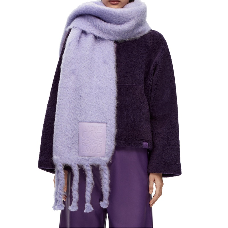 商品Loewe|罗意威 23年早春新款 女士浅紫色马海毛混纺流苏围巾F811257X07-6400,价格¥3907,第4张图片详细描述