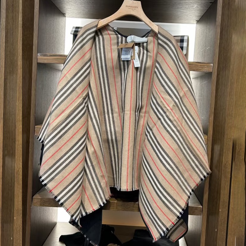 商品Burberry|【现货】博柏利 经典条纹羊毛双面女士披肩斗篷 80184961（两色可选）,价格¥3437,第10张图片详细描述