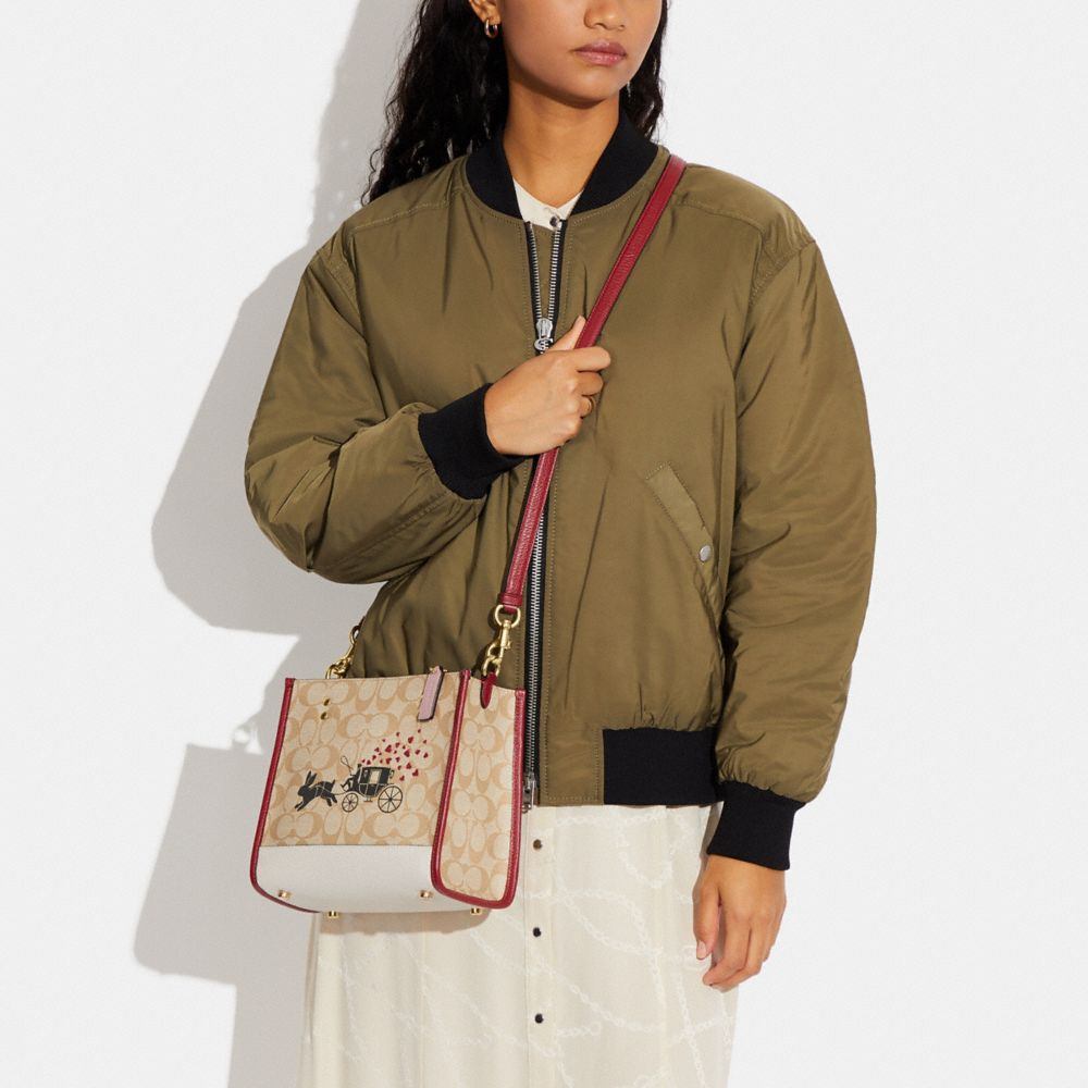 商品[国内直发] Coach|蔻驰女士 经典标志印花托特包小号手提单肩斜挎包CF404 IMOT4,价格¥972,第2张图片详细描述