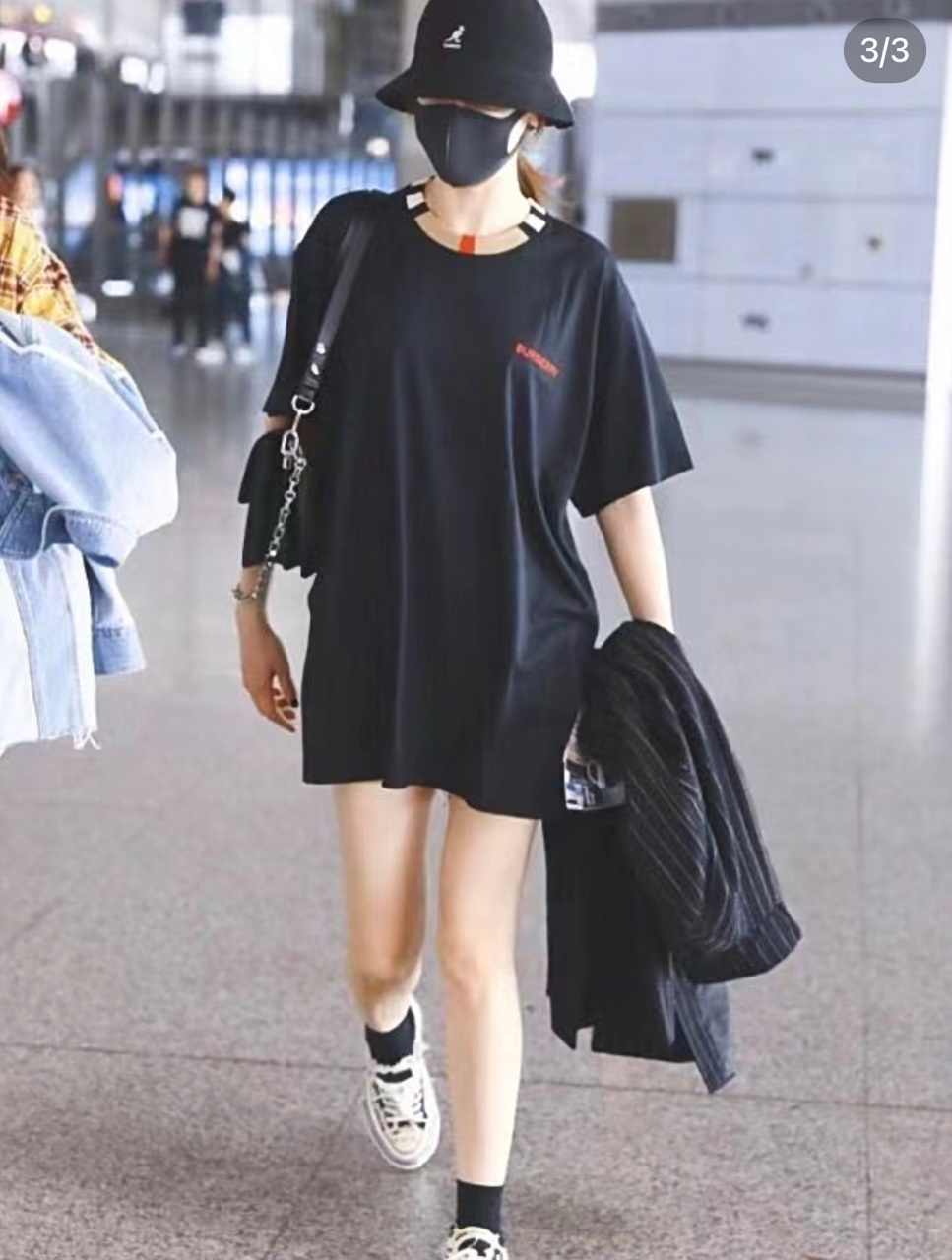 商品Burberry|BURBERRY/博柏利 男女同款 情侣款黑色棉质经典格纹圆领红徽标T恤80781141明星热巴同款,价格¥724,第9张图片详细描述