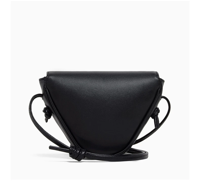 商品Celine|CELINE 男士黑色三角形小牛皮白色印花迷你单肩斜挎包 10I193-DMO-38SI,价格¥4322,第5张图片详细描述