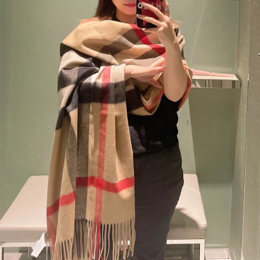 商品Burberry|Burberry/博柏利 新款格纹米色羊绒围巾披肩 女款 80784411,价格¥2610,第4张图片详细描述