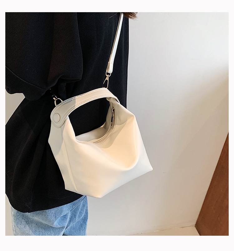 商品[国内直发] GLENVINTEN|格岚云顿小众手提包饭盒包极简风轻奢高级质感便当包22年新款,价格¥343,第16张图片详细描述