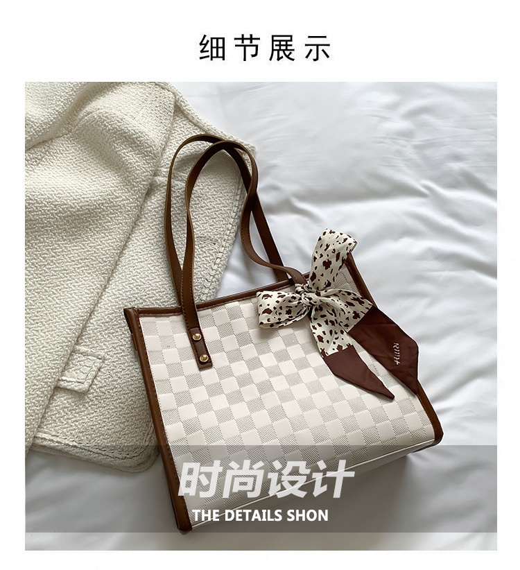 商品[国内直发] GLENVINTEN|格岚云顿女包秋季新款时尚复古压痕格子托特包女式单肩腋下包,价格¥127,第3张图片详细描述