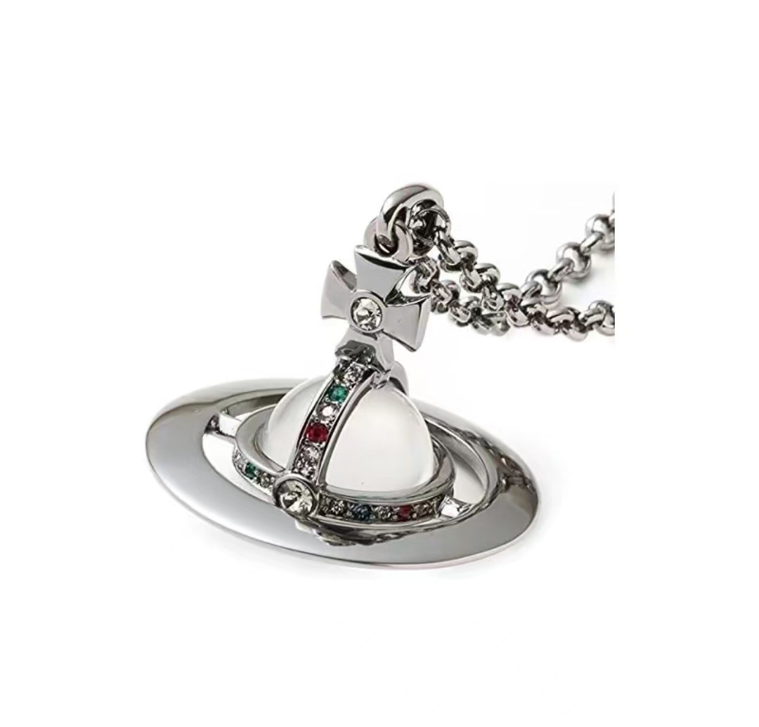 商品[国内直发] Vivienne Westwood|Vivienne Westwood New Small Orb 大号立体土星吊坠 黄铜 项链 男女同款情侣款 枪灰色,价格¥2342,第2张图片详细描述