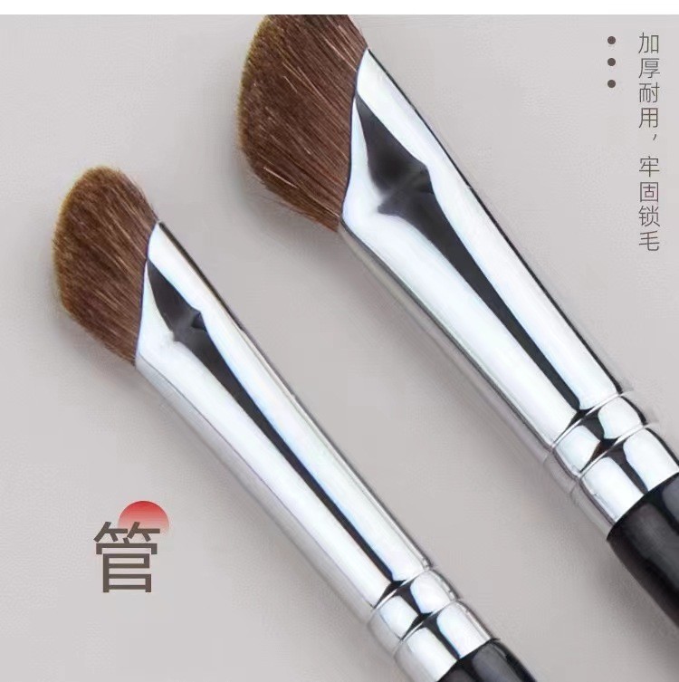 商品[国内直发] GLENVINTEN|格兰云顿动物毛眼部细节晕染化妆刷镰刀指腹鼻影刷木柄斜头修容晕染刷,价格¥89,第2张图片详细描述