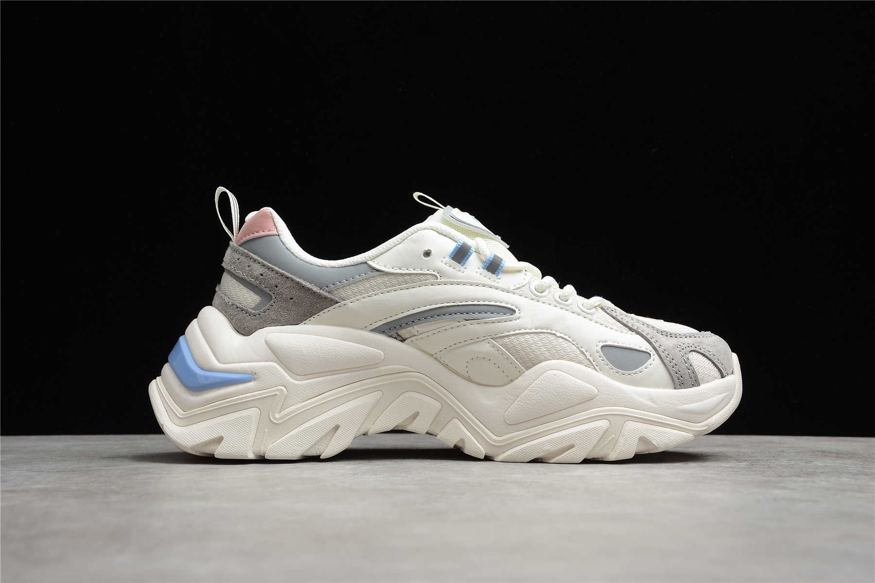 商品Fila|【SAvenue】(保税仓直发)Fila 斐乐 Beige White 鱼刺复古跑鞋 白粉色 (提示：保税仓货品一人不可超过5单) 1JM01283152WH,价格¥283,第8张图片详细描述