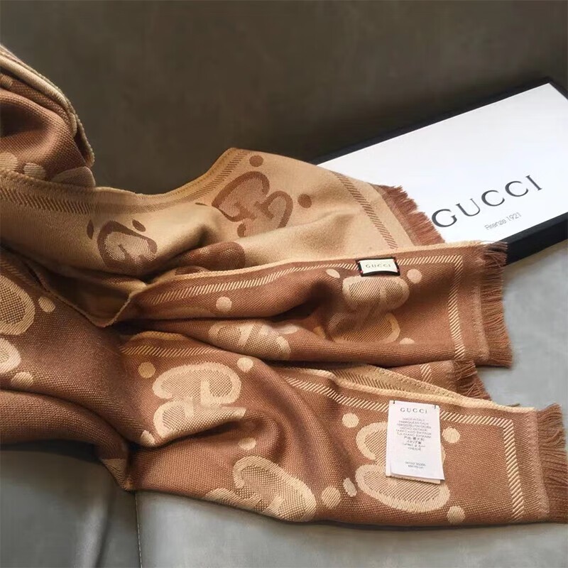 商品Gucci|古驰 经典款 女士棕色GG提花羊毛围巾5815373G2009764,价格¥3218,第5张图片详细描述