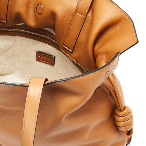 商品Loewe|【包税】LOEWE/罗意威 Flamenco系列 女士大号暖沙色纳帕牛皮革拉绳收紧单肩手提包A411FL1X01-2586,价格¥19309,第3张图片详细描述