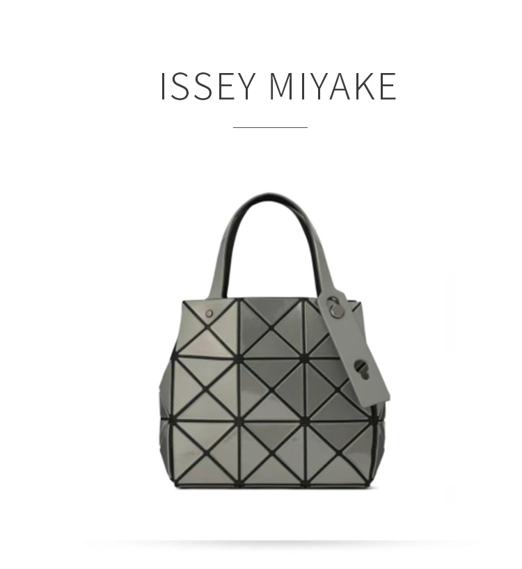 商品Issey Miyake|ISSEYMIYAKE 三宅一生CARAT纯色简约三角折叠敞口尼龙托特包Tote购物袋手提包常规女款青铜色 BB33-AG610-94,价格¥3823,第2张图片详细描述