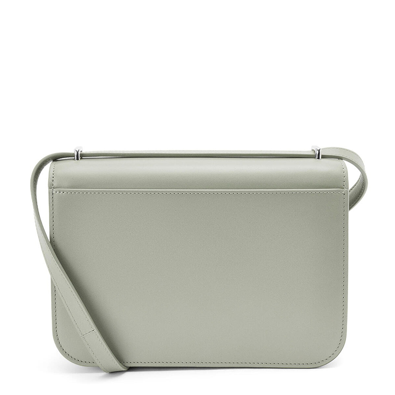商品Loewe|LOEWE/罗意威 22春夏新款Goya系列 女士灰白色丝绸牛皮革银扣徽标翻盖开合单肩斜跨包A896N09X01-1760,价格¥21220,第4张图片详细描述