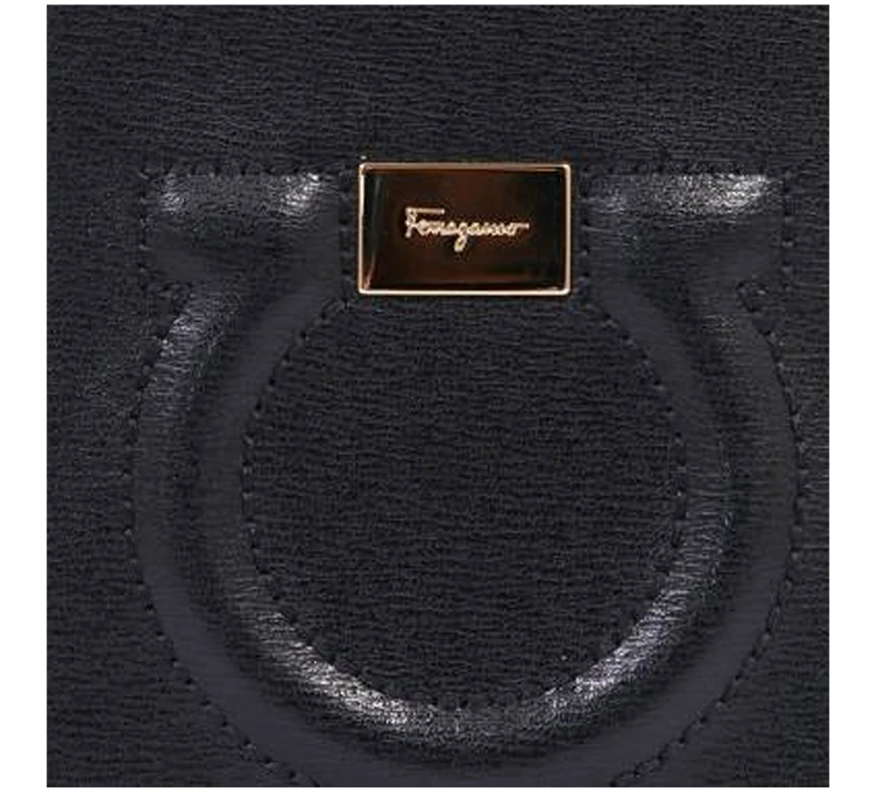 商品Salvatore Ferragamo|SALVATORE FERRAGAMO 中性黑色系徽标牛皮护照钱包 22-D498-700469,价格¥1194,第7张图片详细描述