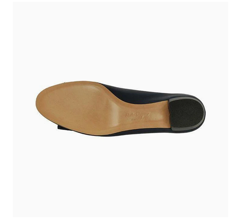 商品Salvatore Ferragamo|SALVATORE FERRAGAMO 女士深蓝色牛皮蝴蝶结装饰低跟船鞋 01-B221-574010,价格¥2479,第6张图片详细描述