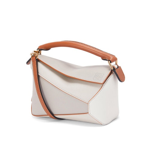 商品Loewe|【包税】LOEWE/罗意威 Puzzle Edge系列 女士迷你幽灵白/暖白色纳帕小牛皮编织手柄单肩斜挎手提拼图包A510P88X05-1759,价格¥15727,第2张图片详细描述