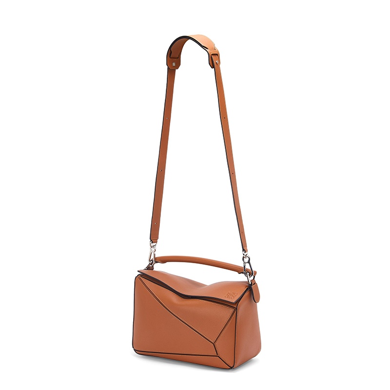 商品Loewe|【包税】LOEWE/罗意威 21春夏新款 Puzzle系列 女士棕褐色经典小牛皮斜挎单肩手提拼图包0010097897,价格¥22547,第2张图片详细描述