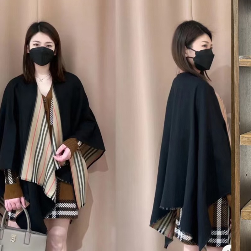 商品Burberry|【现货】博柏利 经典条纹羊毛双面女士披肩斗篷 80184961（两色可选）,价格¥3437,第6张图片详细描述