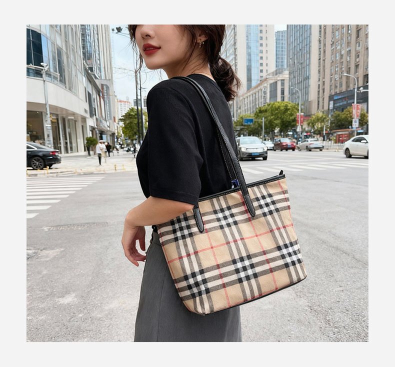 商品Burberry|Burberry/博柏利 女士米色棉布网格条纹通勤轻行单肩包,价格¥3102,第7张图片详细描述
