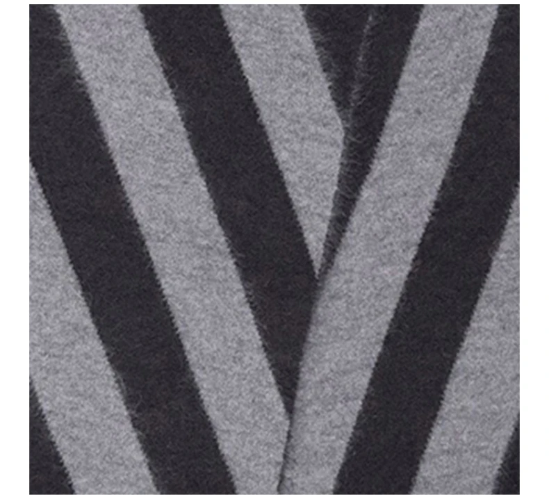 商品[国内直发] Fendi|FENDI 男士黑灰拼色围巾 FXS124-AH7H-F0D9B,价格¥2831,第5张图片详细描述