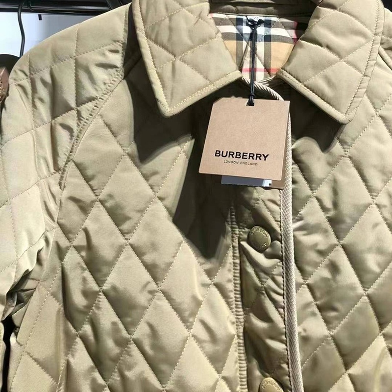 商品Burberry|【现货】博柏利 24年新款 女士驼色聚酰胺翻领束腰绗缝夹克80734171,价格¥4359,第3张图片详细描述