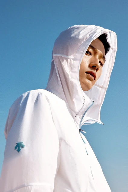 商品DESCENTE|【享贝家】ZY-（预售款）迪桑特 户外速干轻薄防晒衣 皮肤衣 春夏新款 男女情侣 SO223RWB44,价格¥985,第5张图片详细描述