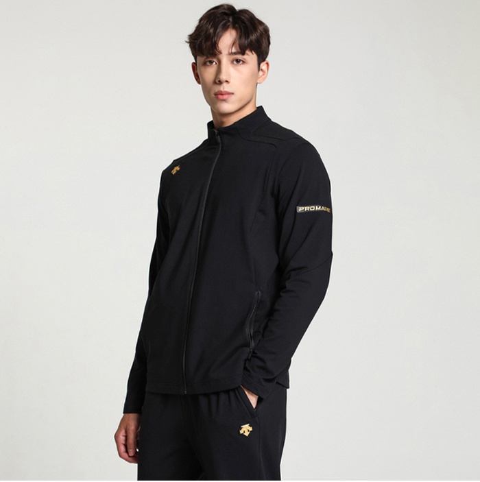 商品DESCENTE|【享贝家】DESCENTE 迪桑特男士棒球夹克训练夹克黑色SM321BFT81（现采购商品，下单后12天内发货）,价格¥698,第7张图片详细描述