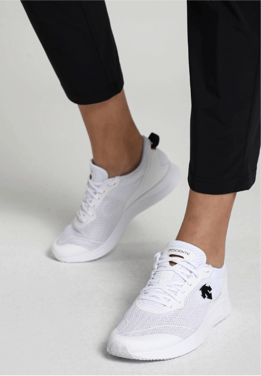 商品DESCENTE|【享贝家】DESCENTE 迪桑特 低帮舒适休闲运动鞋 男女同款 白色 SM313RRN77-WHT0,价格¥581,第1张图片详细描述