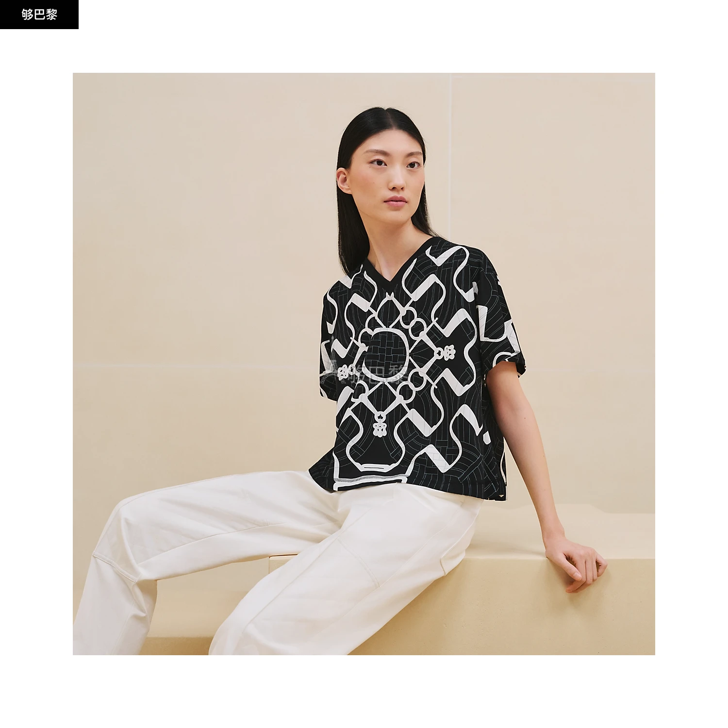 商品Hermes|【预售】 爱马仕 24秋冬 女士 短袖T恤 T-shirt col V imprimé « Mors à Jouets Détouré Tatoo » H4H4630DD02,价格¥7257,第2张图片详细描述