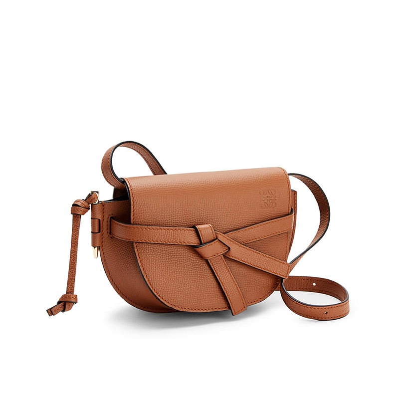 商品Loewe|LOEWE/罗意威 21春夏款 Gate系列 女士迷你棕褐色鹅卵石粒面小牛皮Anagram印花翻盖马鞍包A650N46X02-2530,价格¥11830,第3张图片详细描述