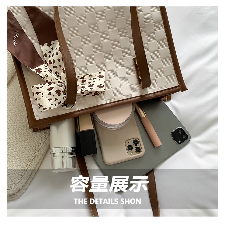商品[国内直发] GLENVINTEN|格岚云顿女包秋季新款时尚复古压痕格子托特包女式单肩腋下包,价格¥126,第6张图片详细描述