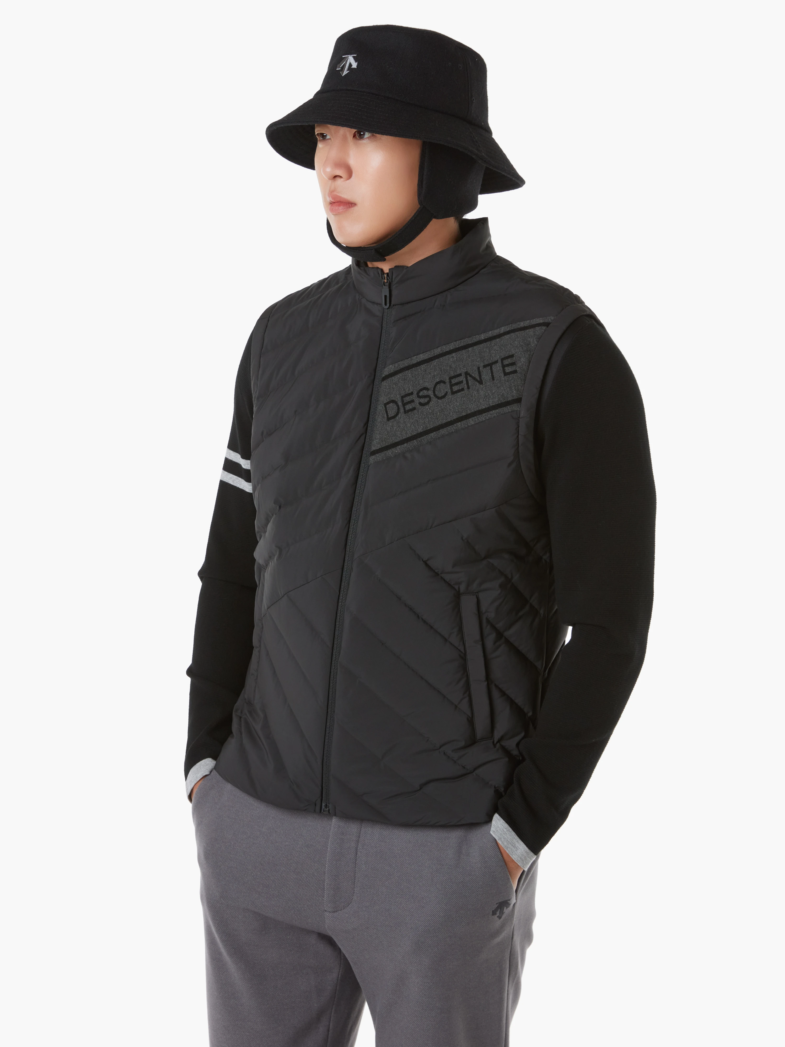 商品【预售商品15天发货】 DESCENTE|GOLF经典黑色轻量羽绒背心适合运动 DP32MFDV91-BLKG,价格¥1735,第3张图片详细描述