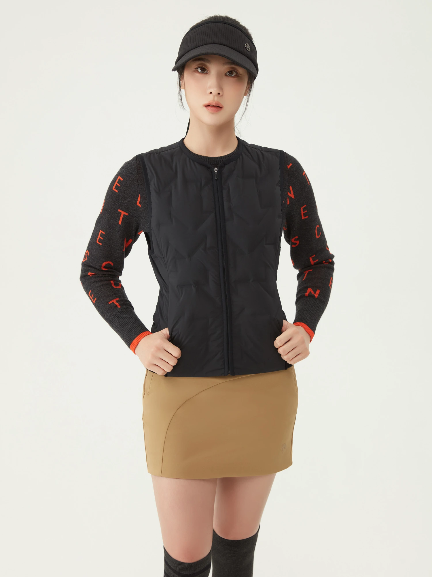 商品【预售商品15天发货】 DESCENTE|高尔夫女性轻便羽绒背心适合冬季穿搭 DO32WFDV93-LBGG,价格¥1274,第4张图片详细描述