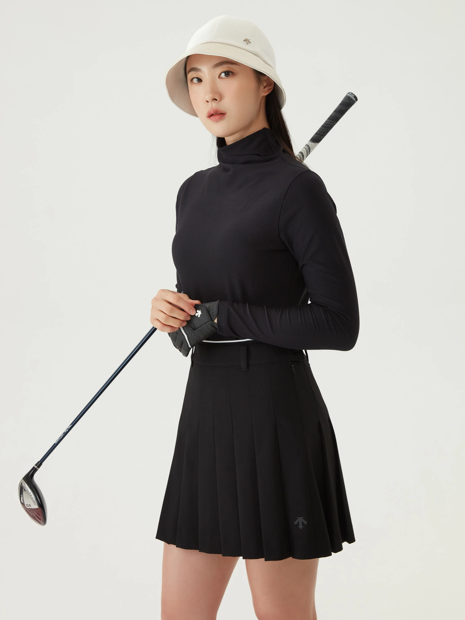 商品【预售商品15天发货】 DESCENTE|高球系列女性高领罗纹材质长袖T恤 DO32WFTL96-BLKG,价格¥893,第8张图片详细描述