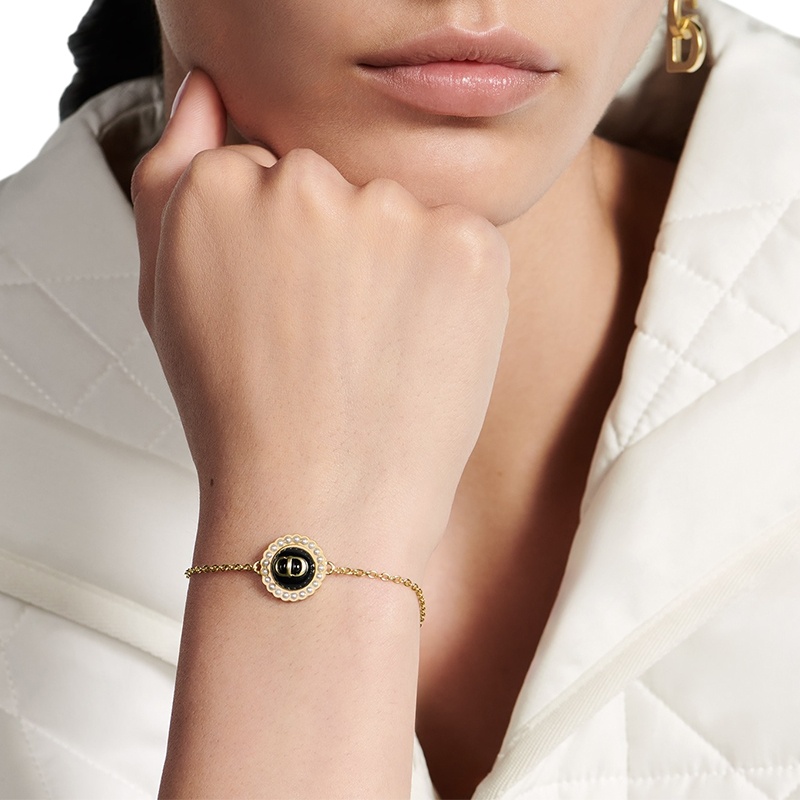 商品Dior|Dior/迪奥 23年新款 PETIT CD女士金色饰面金属/白色树脂珠饰黑色玻璃装饰手链 BWOMVE_D307,价格¥3108,第3张图片详细描述
